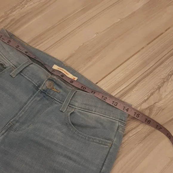 Levis - Picture 9 of 10